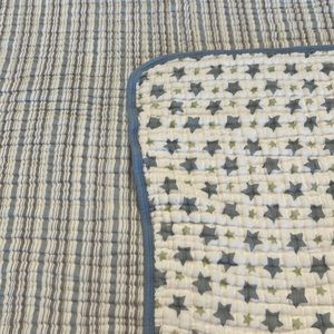 Excellent condition dream baby blanket